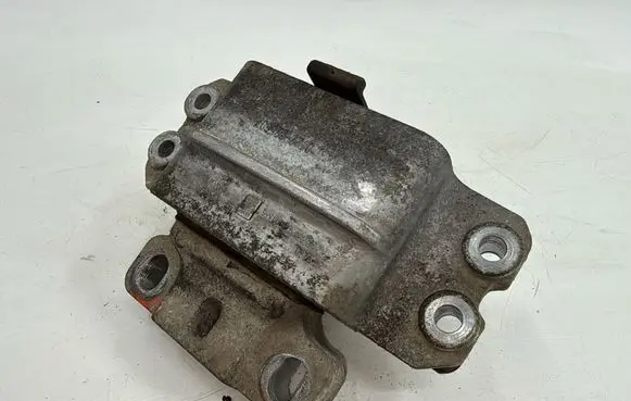 Engine mount bracket