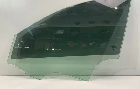 Mercedes-Benz C W205 Front door window glass four-door A006451