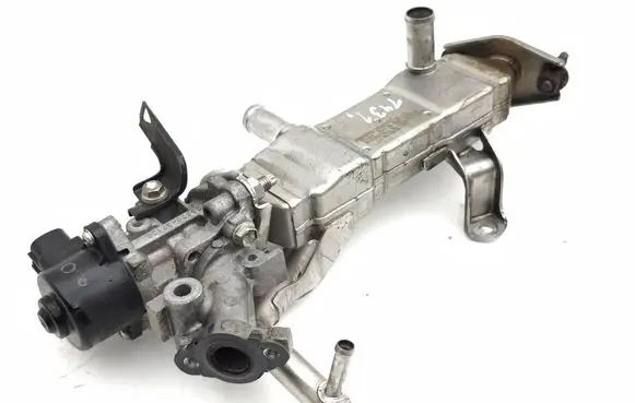 Toyota Prius (XW30) EGR valve cooler 2560137010B 12E15B2027 J2D02072Y1AS01A