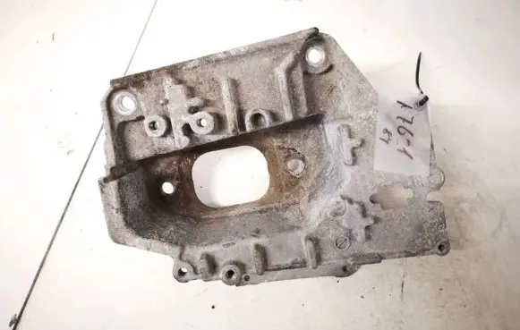 Nissan Cube Z12 Engine mounting bracket