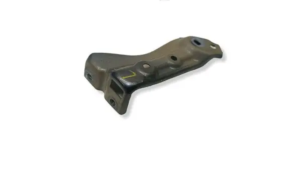 Honda CR-V Fender mounting bracket 