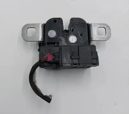 Loading door lock