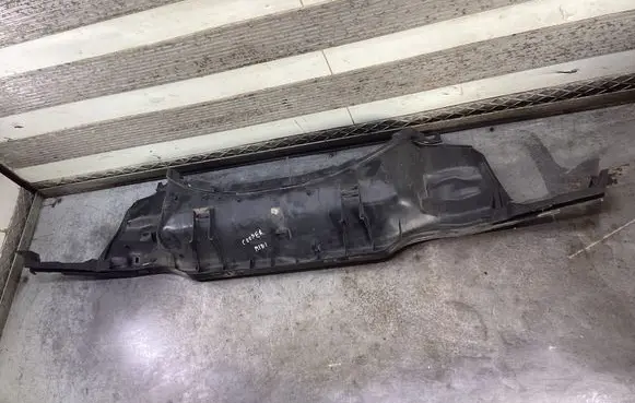 Other engine bay part