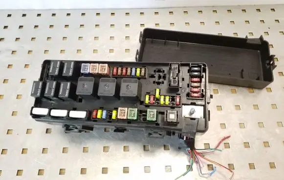 Chrysler 300 - 300C Fuse module 04607451AA