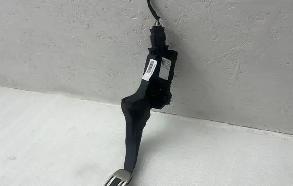Opel Mokka B Accelerator throttle pedal 9837892380