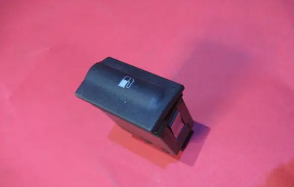 Skoda Octavia Mk1 (1U) Fuel tank opening switch 1U0959833C