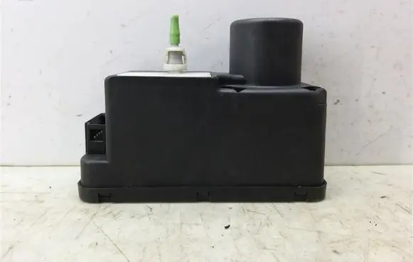 Volkswagen PASSAT B4 Central locking vacuum pump 1H0962257G