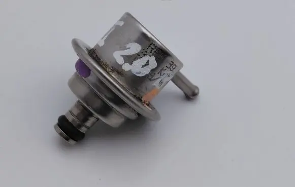 Renault Scenic I Fuel pressure regulator