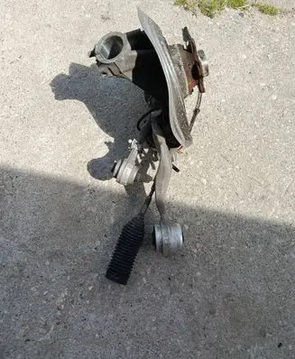 BMW i4 Front wheel hub 8837893