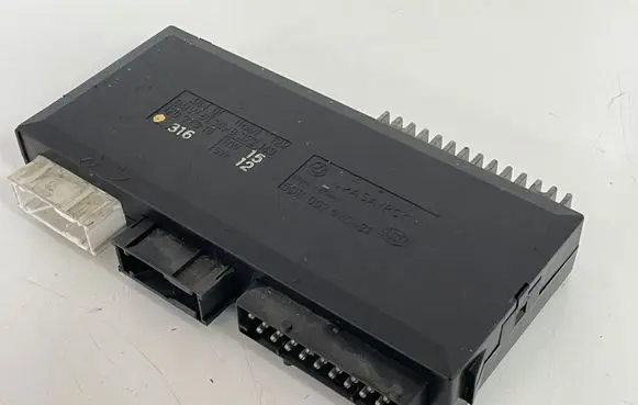 BMW 7 E38 Comfort/convenience module 61358372143 8366527