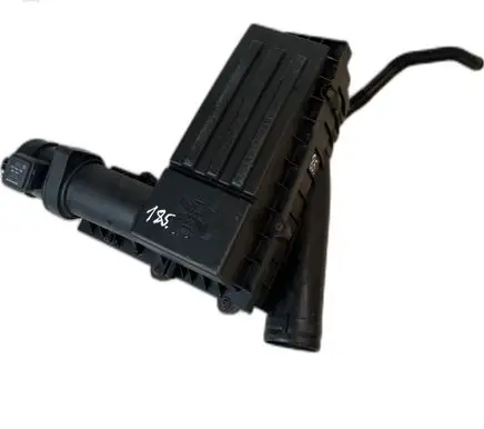 Volkswagen PASSAT B6 Air filter box cover 