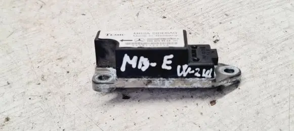 Mercedes-Benz E W210 Airbag deployment crash/impact sensor 0008209926 A9T8E06AZ45 00039812620063133