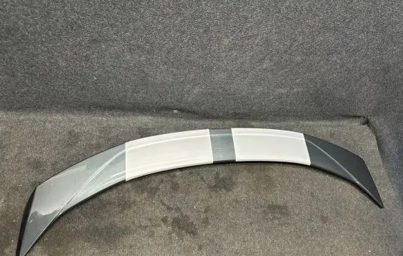 Tailgate/trunk spoiler