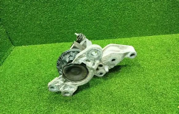 Engine mount bracket