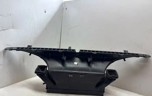Toyota Yaris Dash center air vent grill 559500D140