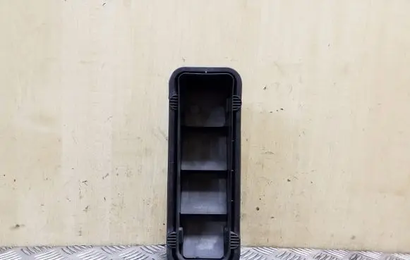Citroen C4 I Picasso Quarter panel pressure vent 