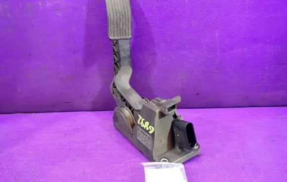 Mercedes-Benz Sprinter W901 W902 W903 W904 Accelerator throttle pedal A9013000404