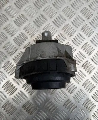 BMW 3 G20 G21 Engine mount bracket 7581618
