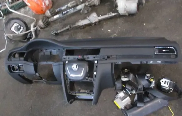 Skoda Superb B6 (3T) Dashboard 0000