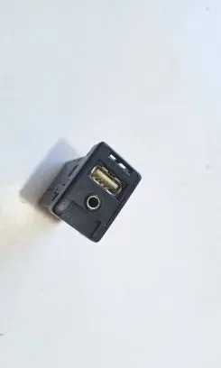 Toyota Verso USB socket connector 861900D030