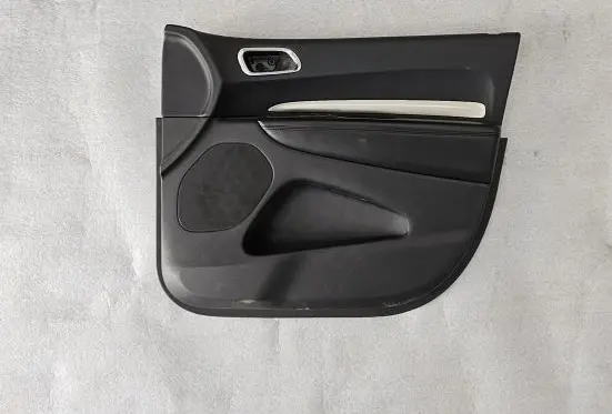 Dodge Durango III Front door card panel trim 62015814 6CV782X9AC