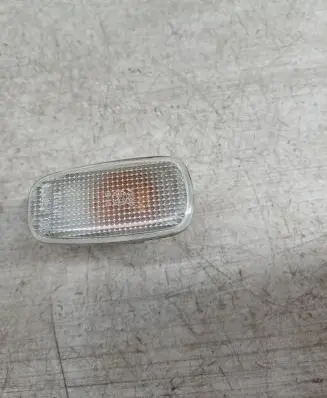 Toyota Corolla Verso E121 Front fender indicator light