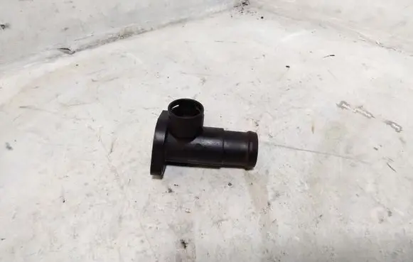 Audi A4 S4 B5 8D Engine coolant pipe/hose