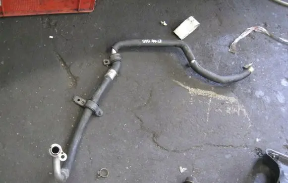 Mitsubishi 3000 GT Engine coolant pipe/hose