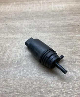 BMW 5 E39 Windscreen/windshield washer pump 8377612