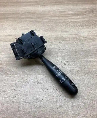 Toyota Yaris Wiper control stalk 173647