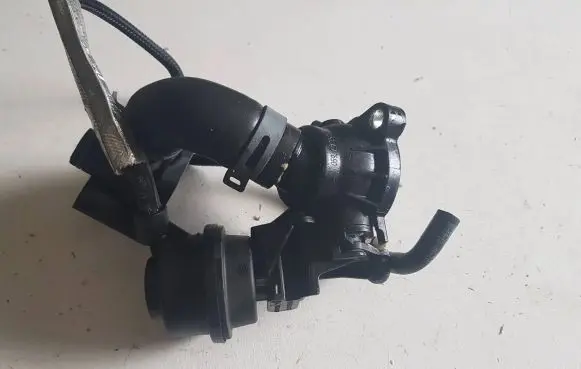 Thermostat/thermostat housing