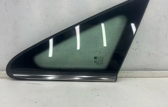 Opel Zafira B Front vent window/glass (coupe) 13123922