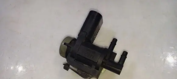 Audi A3 S3 A3 Sportback 8P Turbo solenoid valve 1J0906283C