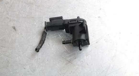 Ford C-MAX II Vacuum valve 9665558580