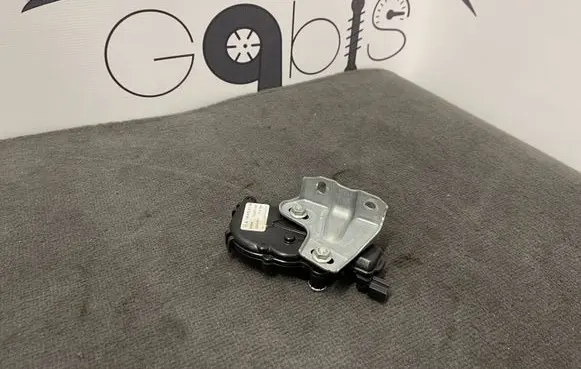 Mercedes-Benz GLE (W166 - C292) Rear door window regulator motor A1666700104