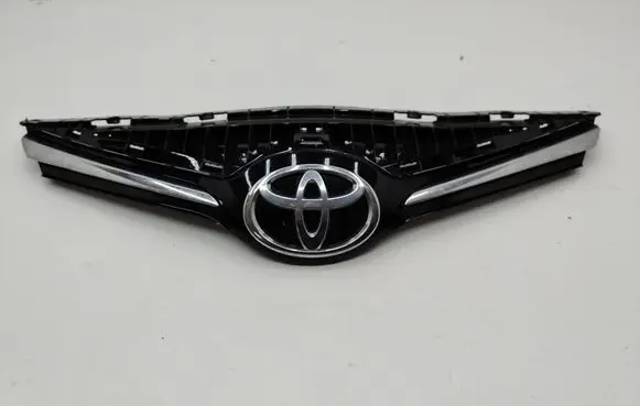 Toyota Avensis T270 Front bumper upper radiator grill 5311405120