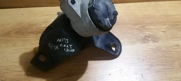 Mitsubishi Colt Engine mount bracket