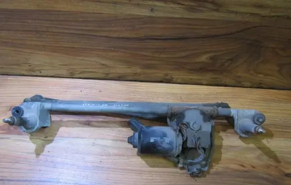 Chrysler Neon I Front wiper linkage and motor
