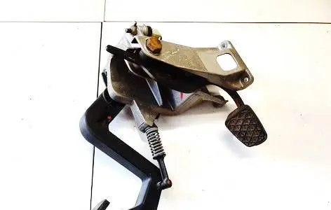 Mercedes-Benz Sprinter W901 W902 W903 W904 Clutch pedal 9012900419
