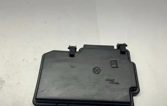 Mercedes-Benz GL X166 Fuse box cover A1665400182