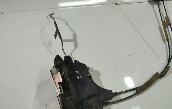 Mitsubishi Grandis Rear door lock 