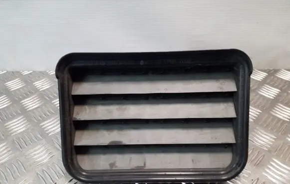 Mercedes-Benz ML W164 Quarter panel pressure vent A164830042
