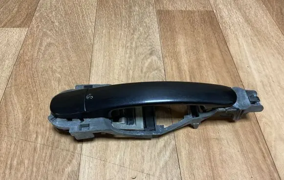 Volkswagen PASSAT B5 Front door exterior handle 3B0837885