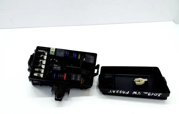 Volkswagen PASSAT B8 Fuse box set 5Q0907361D 5Q0937132B