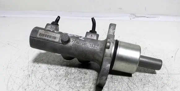 Master brake cylinder