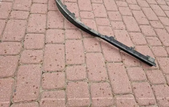 Front bumper lip