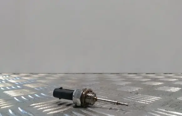 Volkswagen PASSAT B8 Intake air temperature sensor 03N906081A
