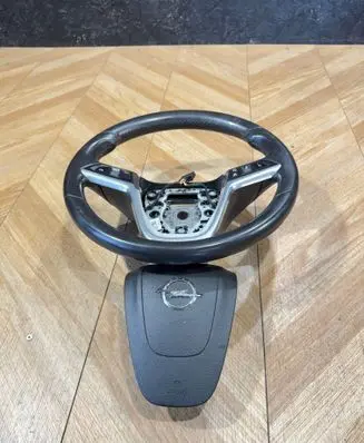 Opel Insignia A Steering wheel 13316547 2323A00012