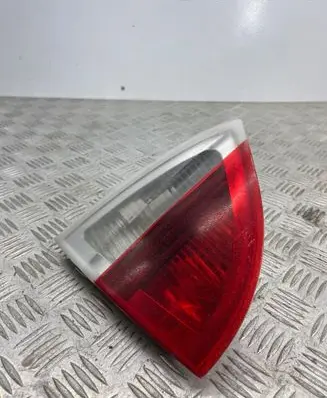 Tailgate rear/tail lights