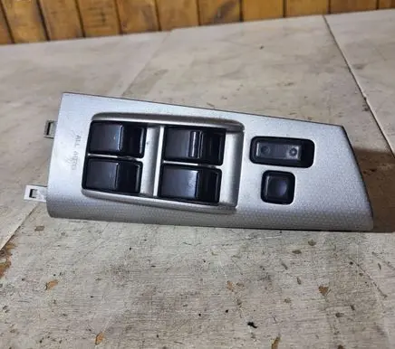 Toyota Corolla E110 Electric window control switch 7423202270